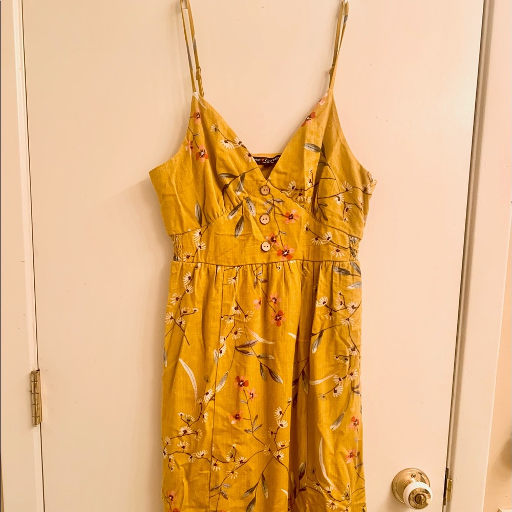 One Clothing Los Angeles, Medium, Mustard yellow medium length dress w/ slits
